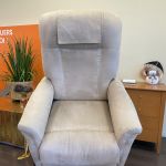 OCCASION FAUTEUIL RELEVEUR ONTARIO 2 MOTEURS VERMEIREN BEIGE TISSU AUTUN CREUSOT CHALON MÂCON