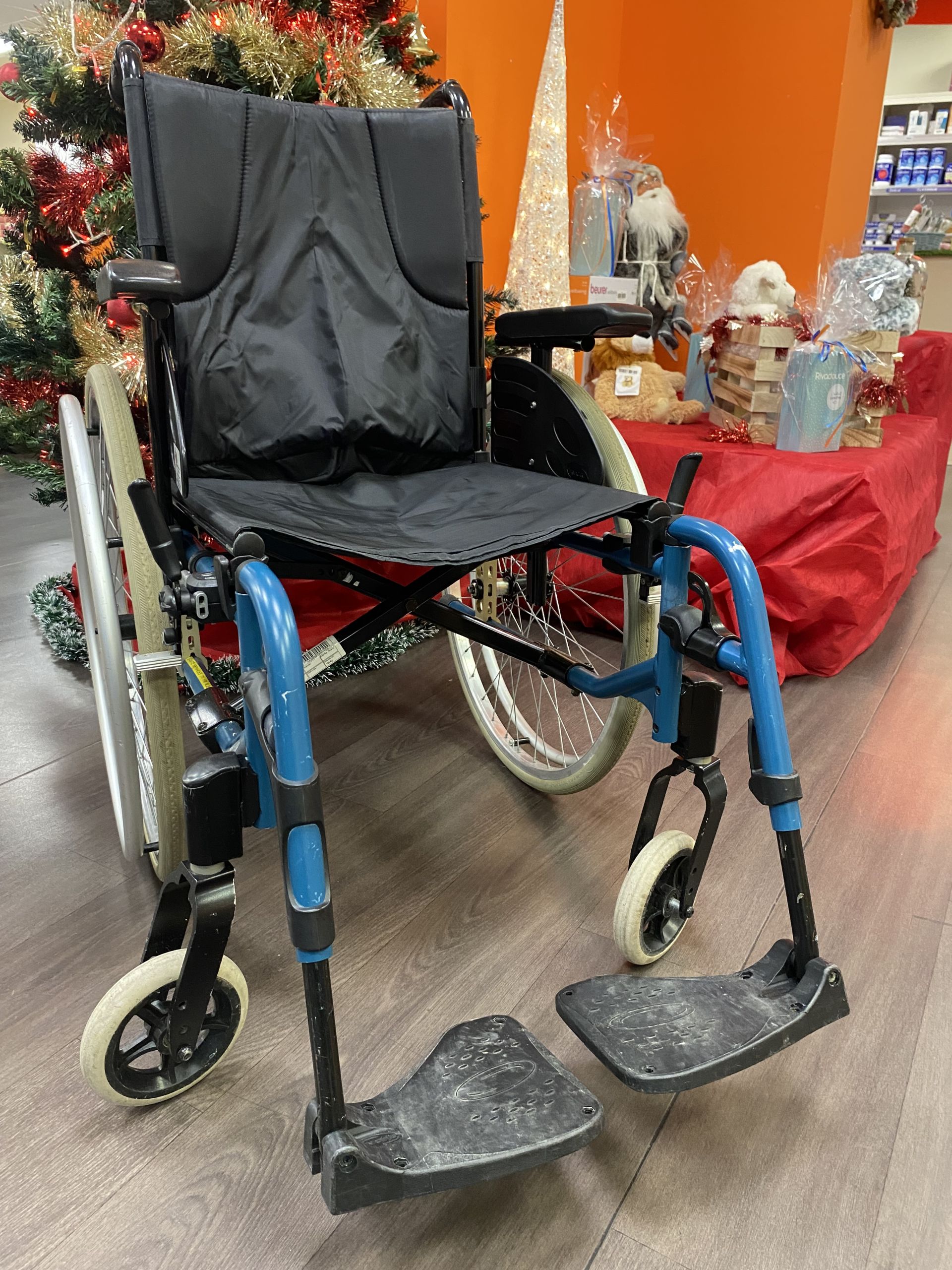FAUTEUIL ROULANT MANUEL STANDARD ACTION 3NG INVACARE BLEU LARGEUR 43 SANTÉ SERVICES AUTUN CREUSOT CHALON MÂCON VILLEFRANCHE
